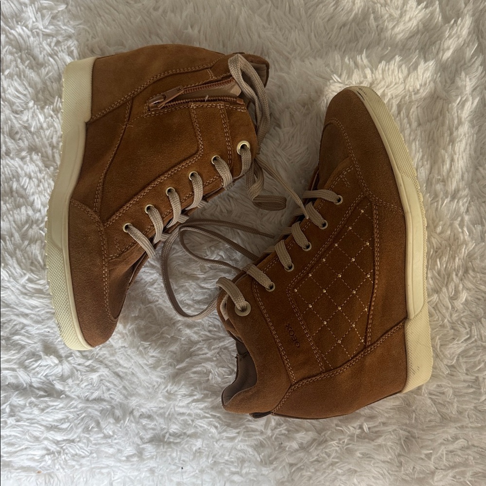Brown High-Top Geoxx Respira sneakers with Beige Laces